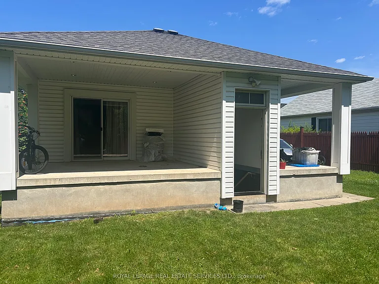 132 Elmwood Rd #MAIN FLOOR — Photo 14
