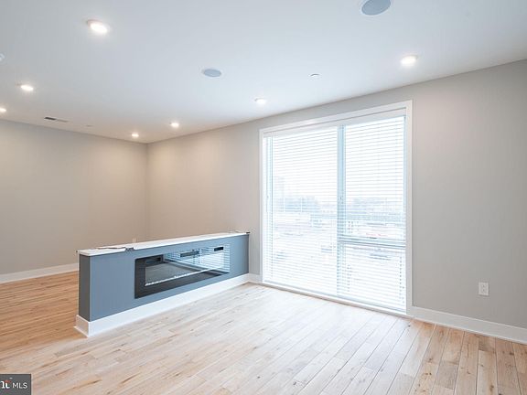 5th image of 1030 W Girard Ave #315