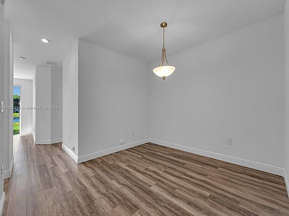 5th image of 1478 SE 26th Ave