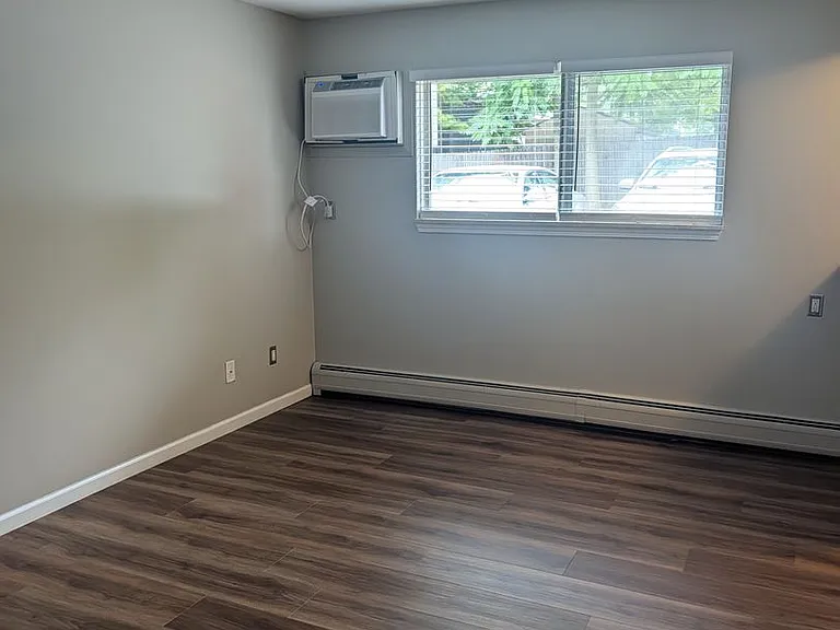 1121 Poplar St — Photo 11
