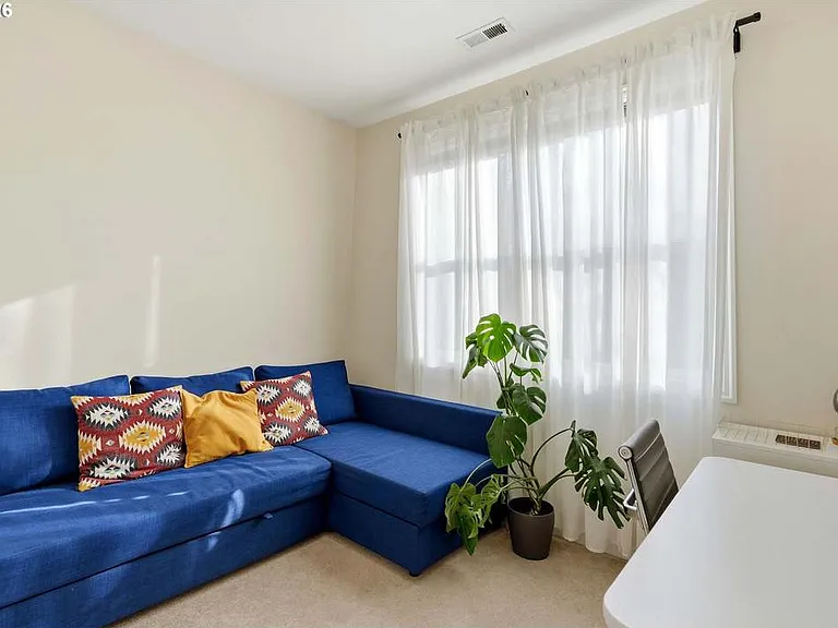 2442 NW Burnett St — Photo 10