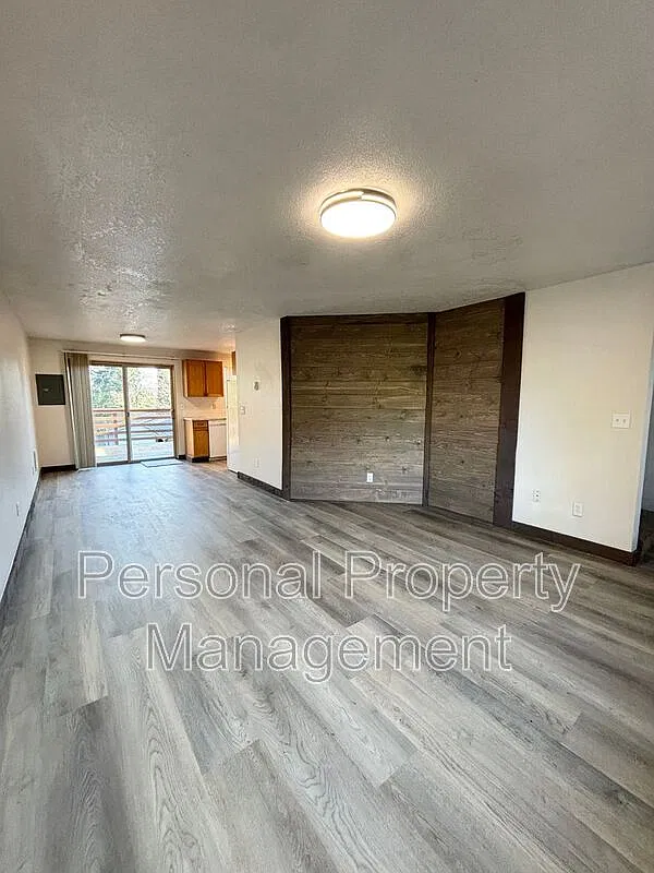2 bed, 1.5 bath, 1008 sqft, $1,695 — Photo 3