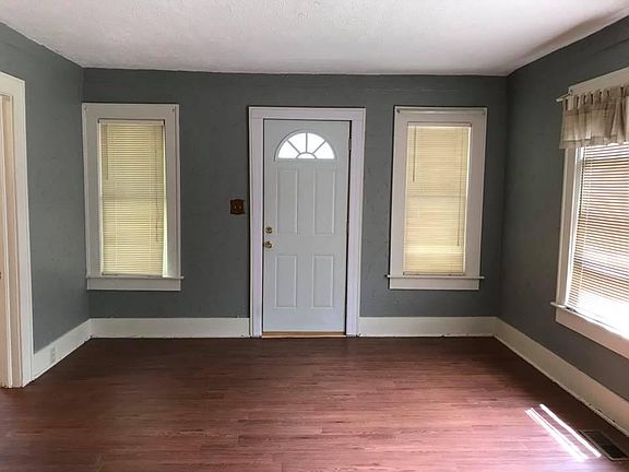 4th image of 2221 Brook Dr