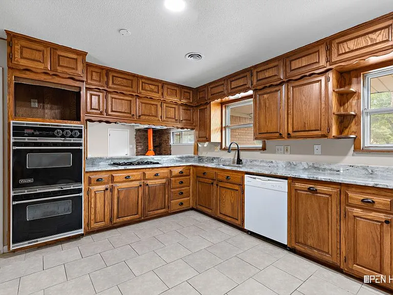 4202 Meadowbrook Dr — Photo 12