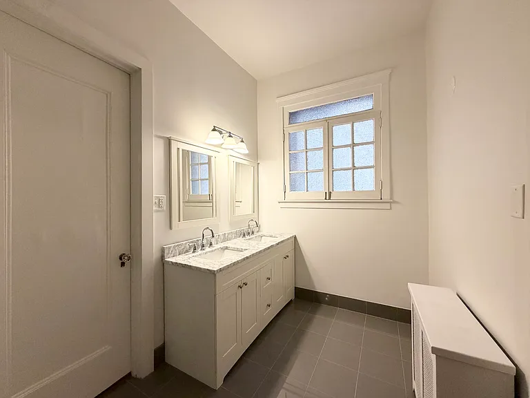 415 W Surf St #1A — Photo 14
