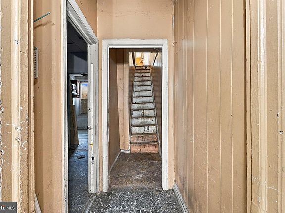 5th image of 966 Ferry Ave