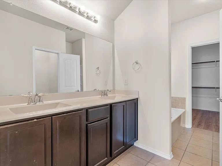 1729 Park Trails Blvd — Photo 15