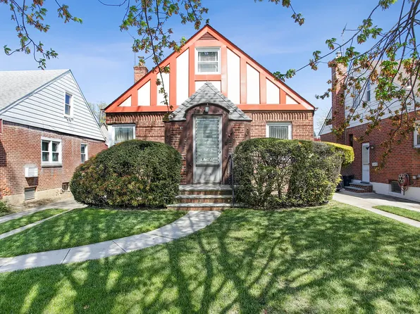 6723 183rd St, Fresh Meadows, NY 11365