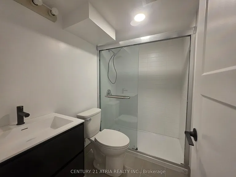 21 Meadowview Ave #LOWER — Photo 13
