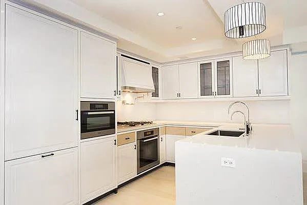 Rented by Domus Realty | media 33