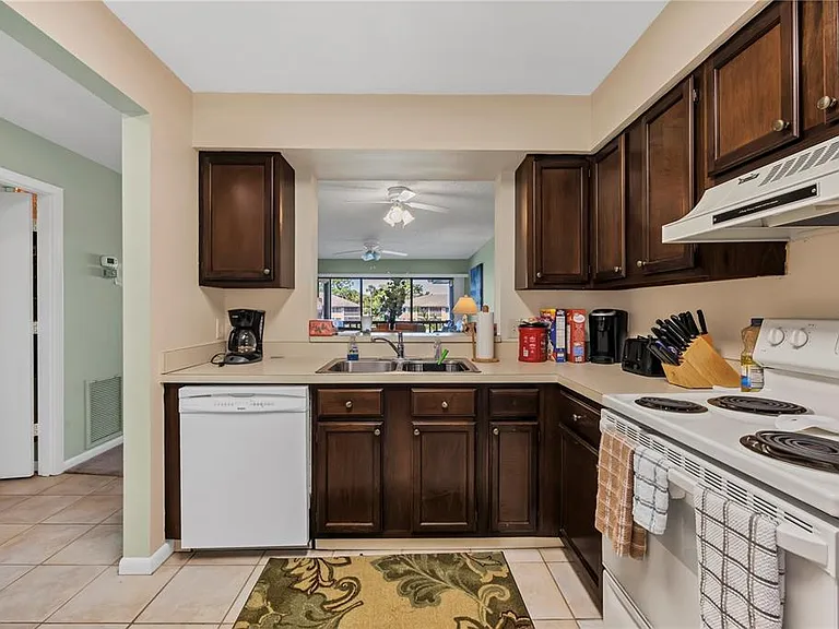 5205 Lake Village Dr #16 — Photo 11