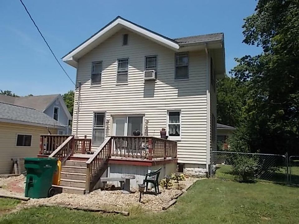 2nd image of 405 E 4th St