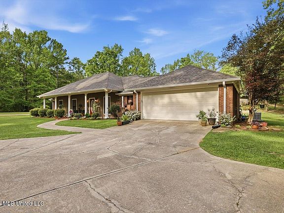 3rd image of 174 S Eagle Ridge Dr