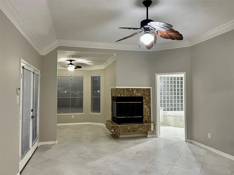 16807 Laguna Springs Dr — Photo 25