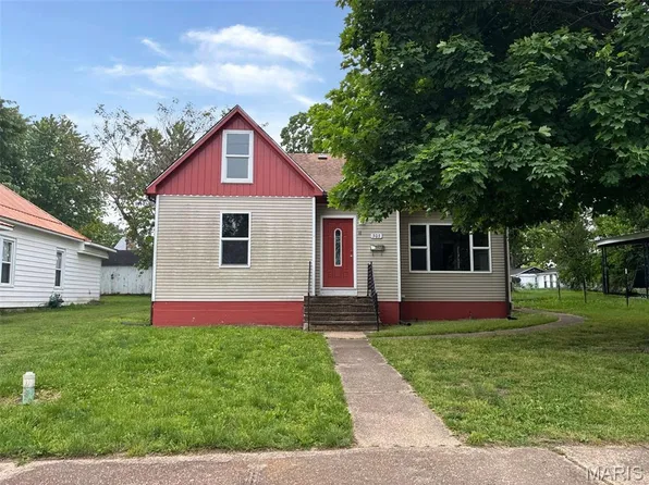 303 W 8th St, Salem, MO 65560