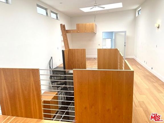 4th image of 553 Rose Ave #3