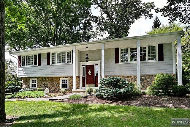 1st image of 544 Green Ln