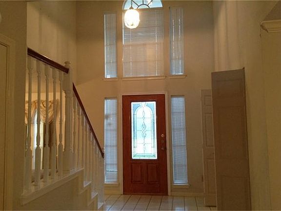 3rd image of 2207 Peachwood Dr