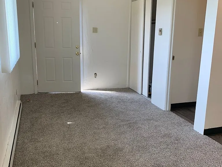 Evergreen Manor Apartments — Photo 5