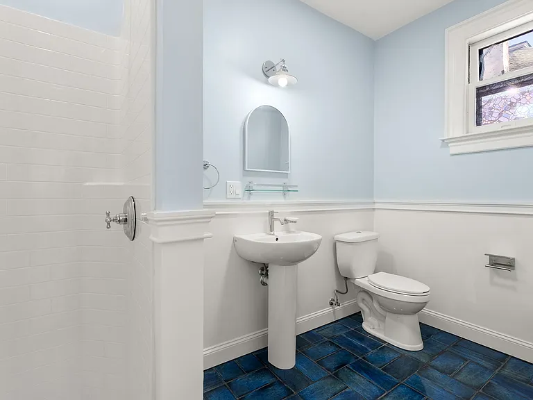 360 Farmington Ave #4 — Photo 4