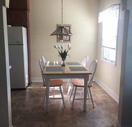 Dining Area : Dining Area