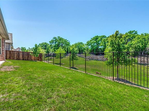 2nd image of 7016 Avery Ln