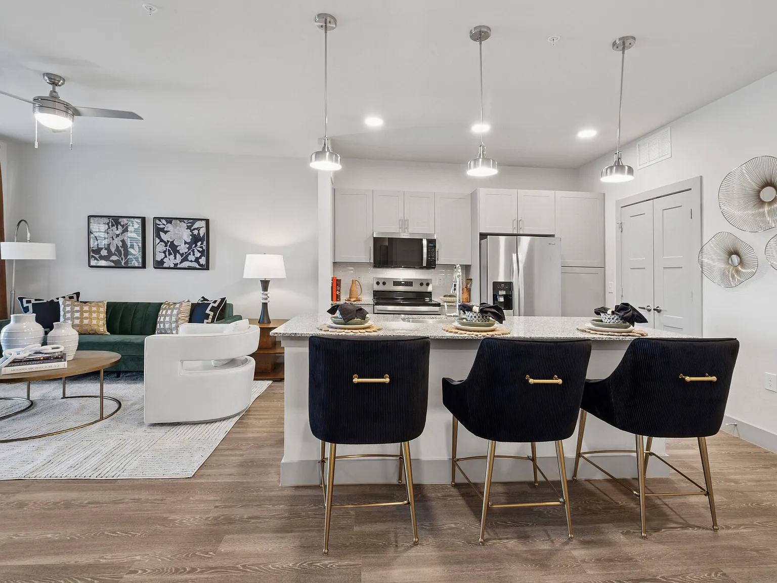 Promenade Apartments — Photo 1