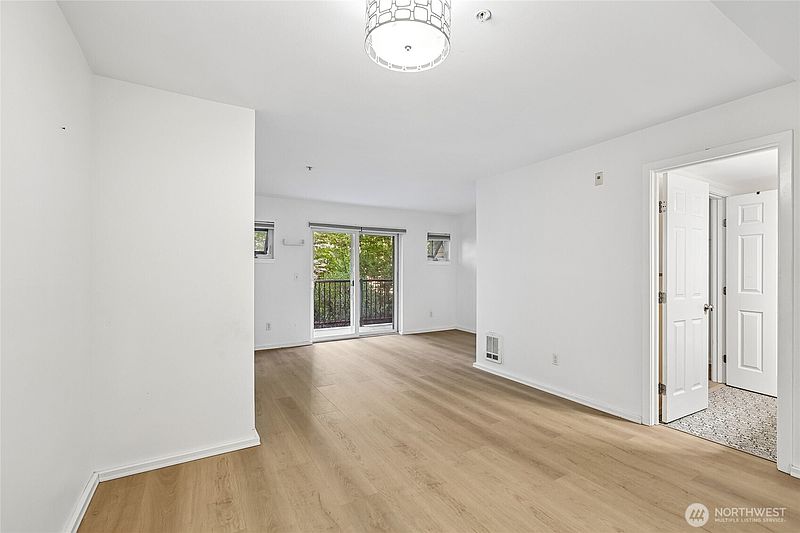4th image of 12345 Roosevelt Way NE #306