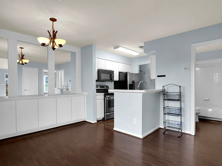 5256 Lake Victoria Arch — Photo 4