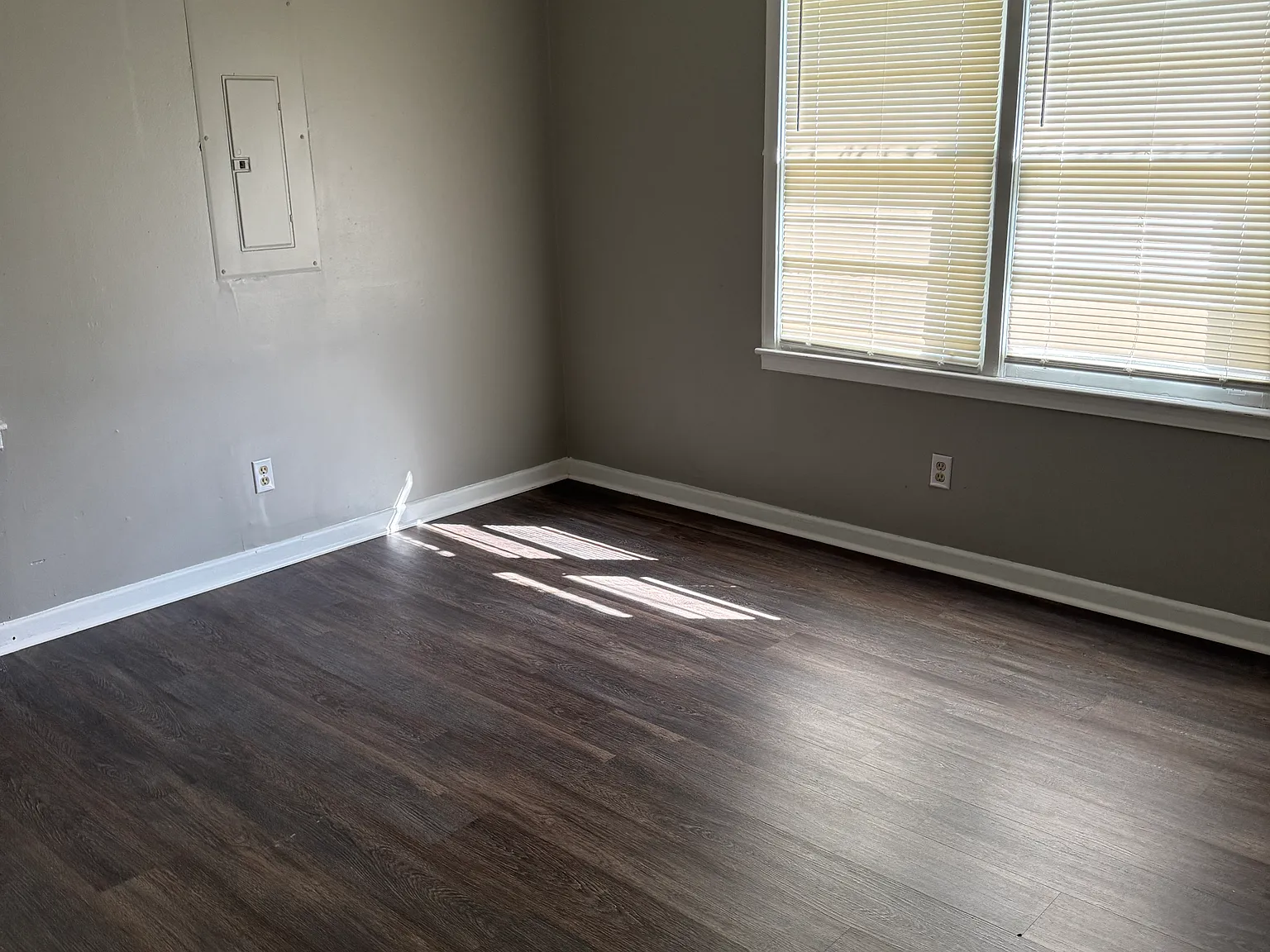 3 bed, 926 sqft, $895 — Photo 3