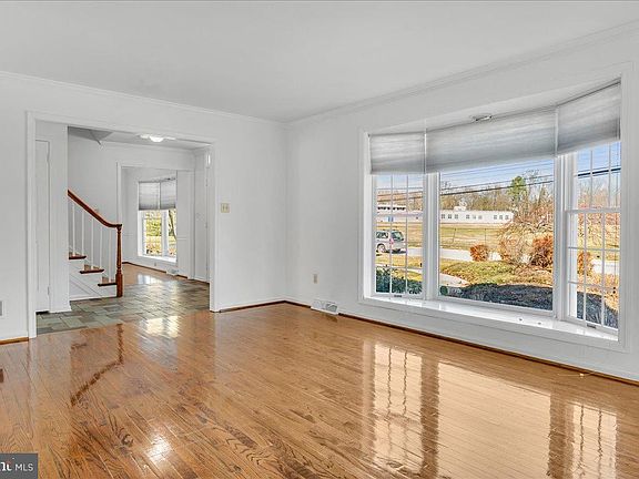 4th image of 4552 Simon Rd