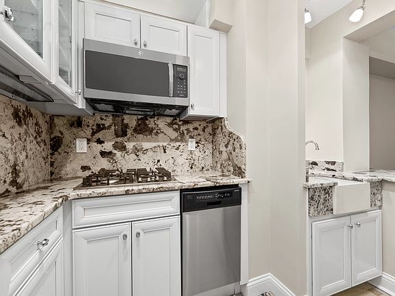 5th image of 135 E 54th St APT 10D