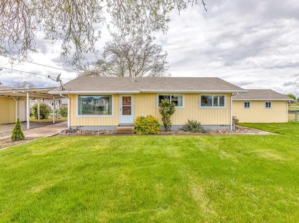 6935 Cork Dr, Central Point, OR 97502