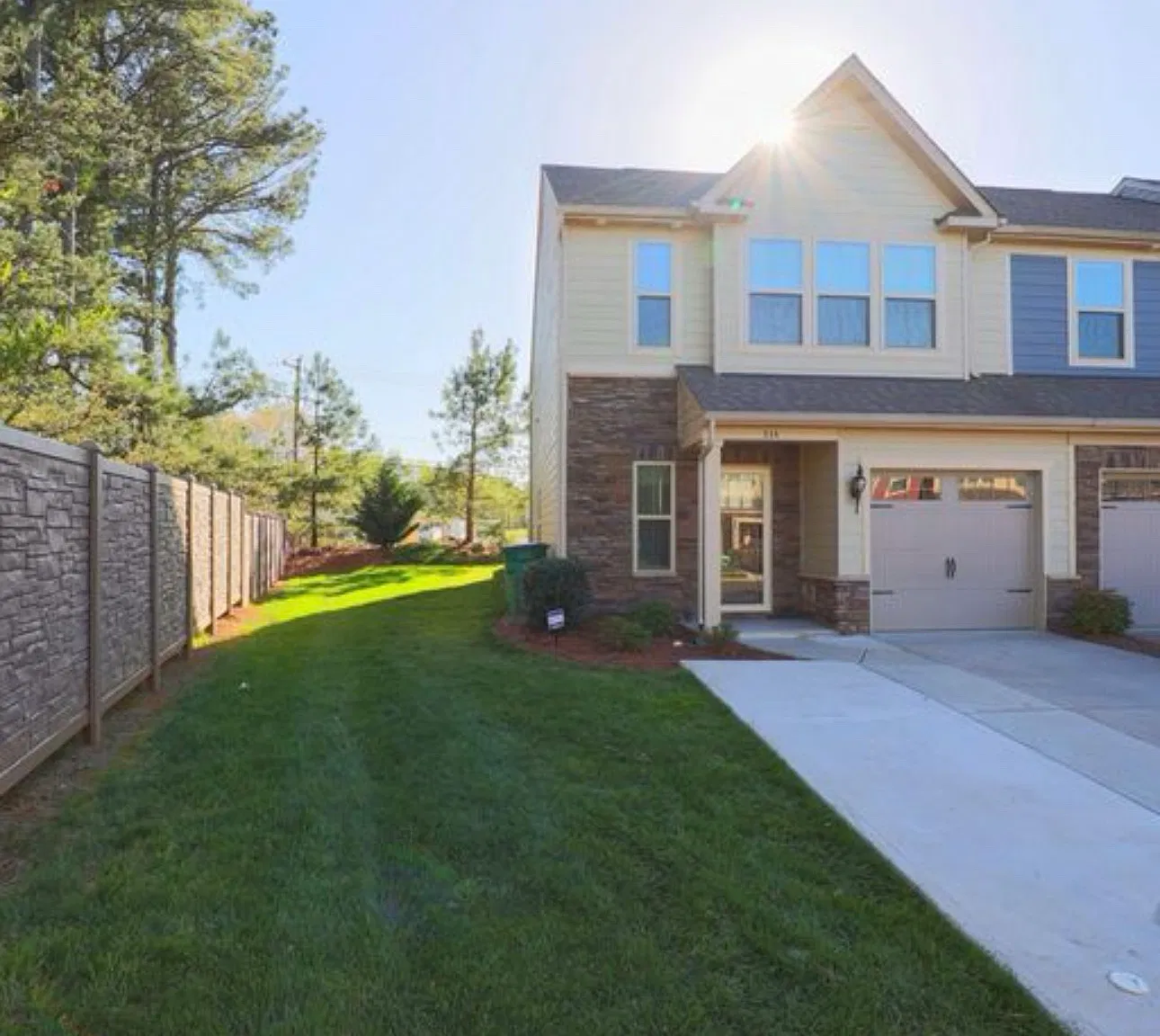 3 bed, 2.5 bath, 1804 sqft, $2,400 — Photo 2