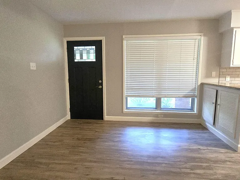 344 Burgess Pl — Photo 6