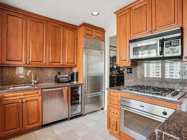 400 East 54th Street image 6 of 14