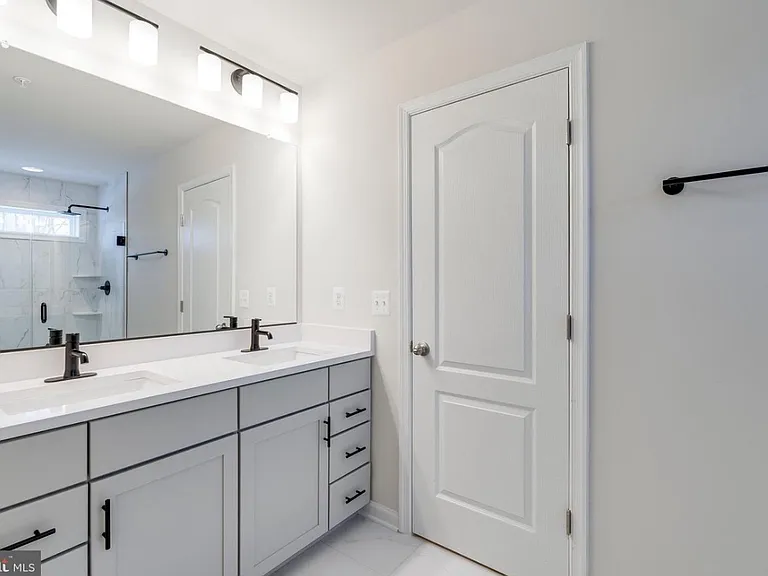 10810 Meridian Hill Way — Photo 8