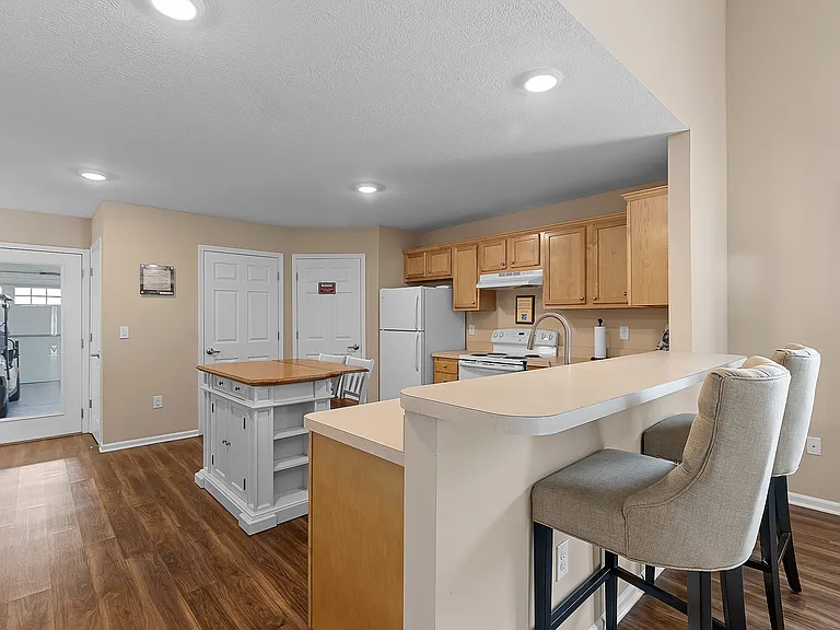 Redwood Perrysburg Woodmont Drive — Photo 13
