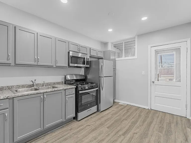 3408 W Carroll Ave #2W — Photo 1