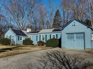 27 Deborah Cir, Seekonk, MA 02771