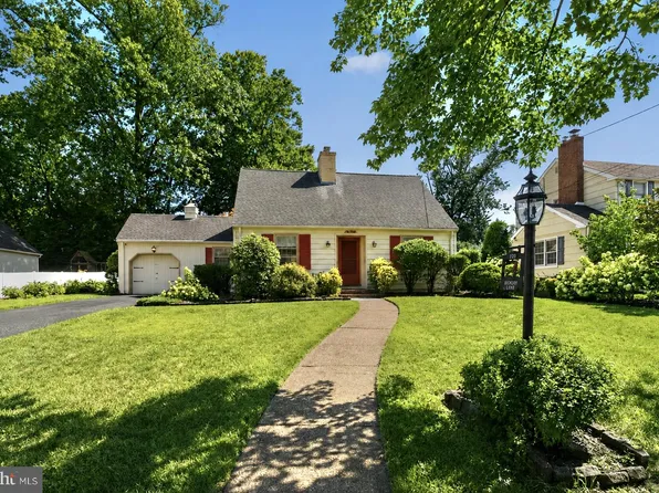 220 Hickory Ln, Haddonfield, NJ 08033