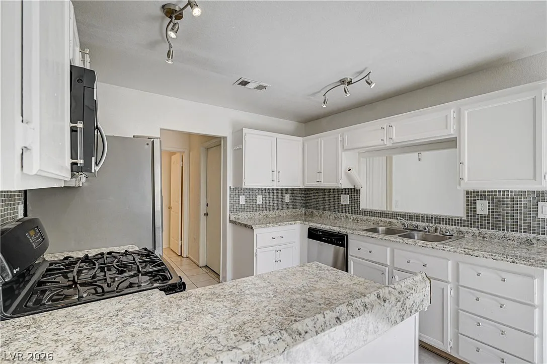 3 bed, 2.5 bath, 1289 sqft, $1,650 — Photo 4