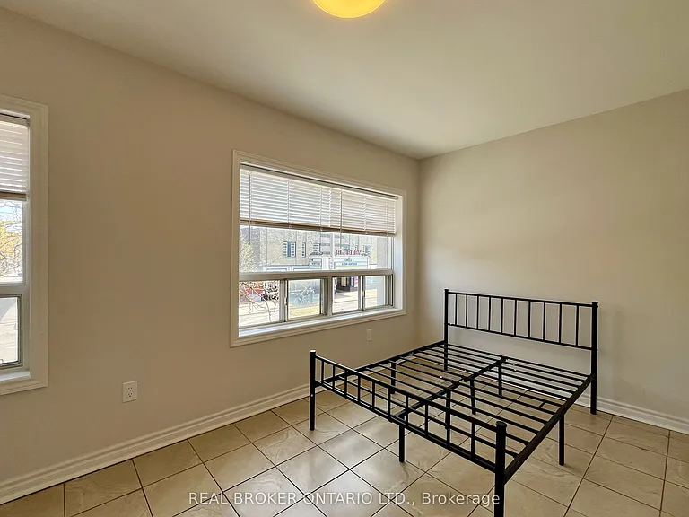 1228 Danforth Ave #1 — Photo 4