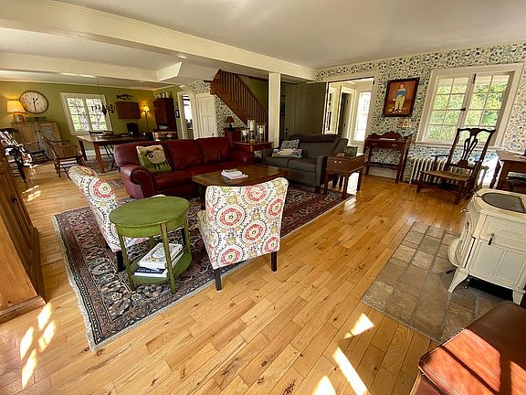 5th image of 30 McMahon Dr