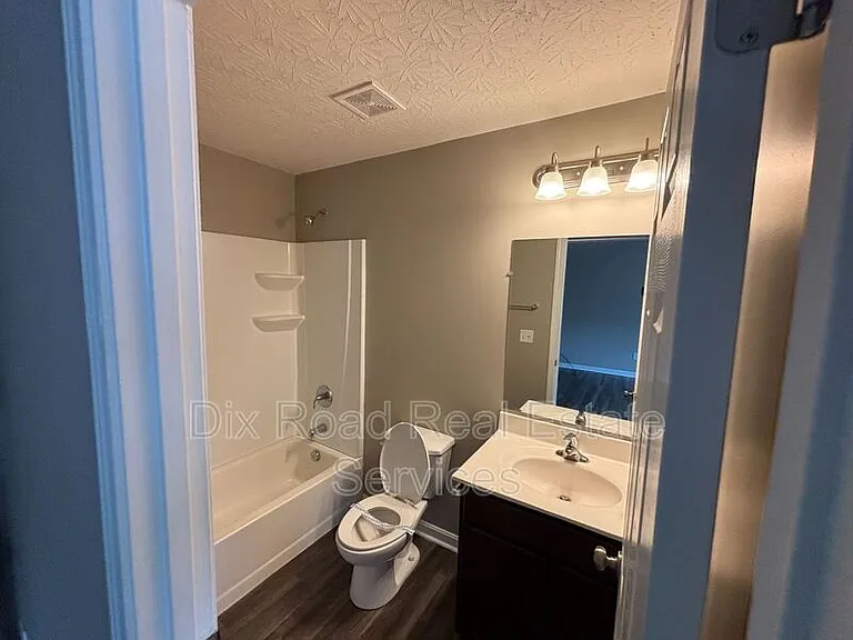 424 W Kemper Rd — Photo 27