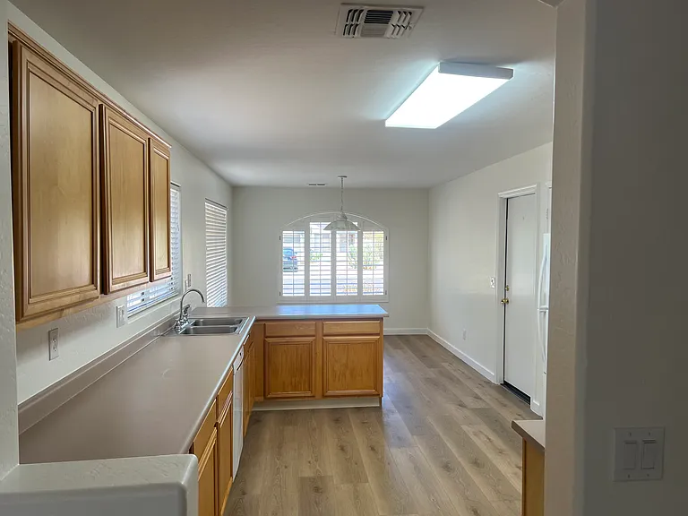 13715 W Marissa Dr — Photo 4