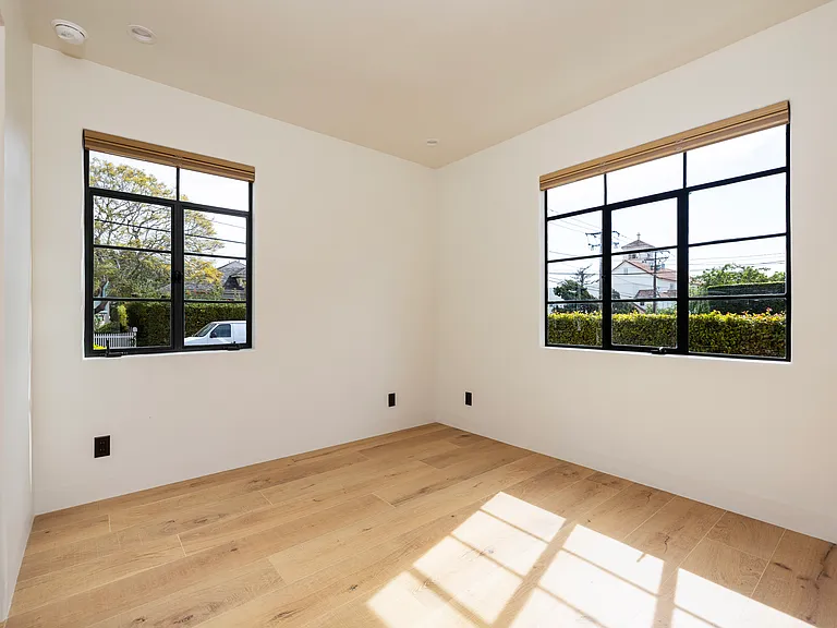 1235 Garden St — Photo 9