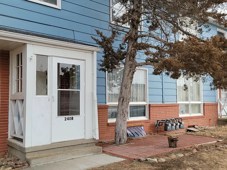 240 Country Club Blvd #B — Photo 3