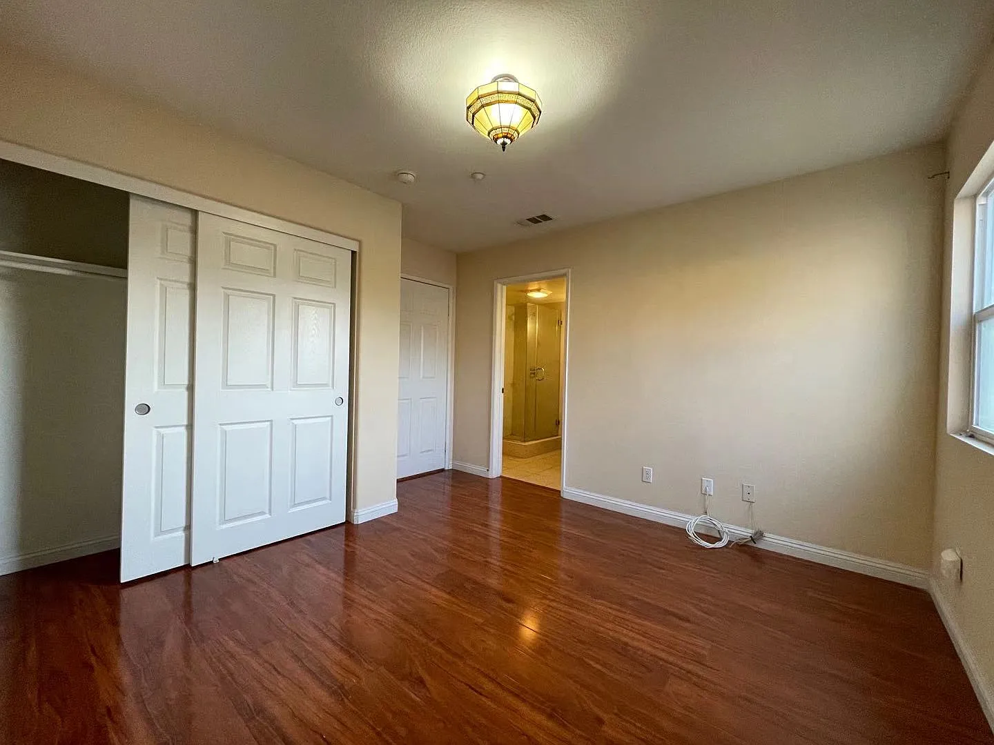 3 bed, 2050 sqft, $1,600 — Photo 2
