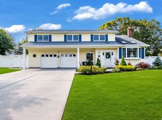 140 Barton Ln, Bayport, NY 11705